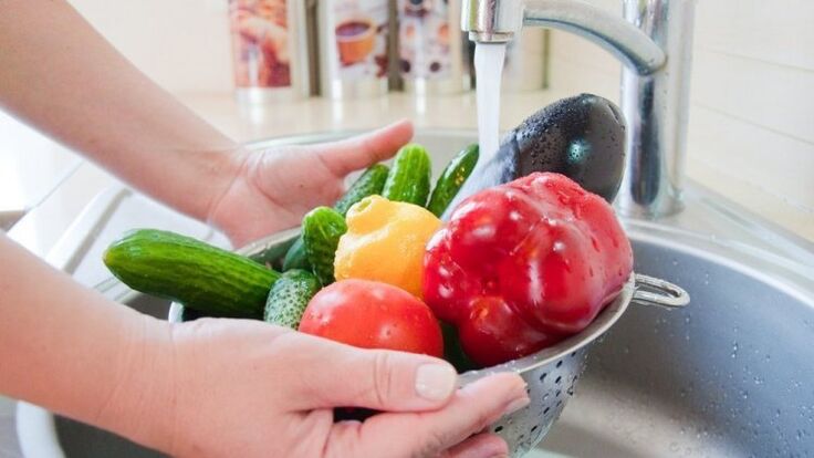 清洗蔬菜和水果作为预防寄生虫的措施